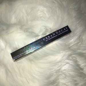 Urban decay 24/7 waterproof liquid eyeliner